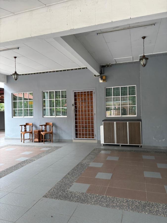 Embun Selasih Homestay Pasir Gudang Exterior photo